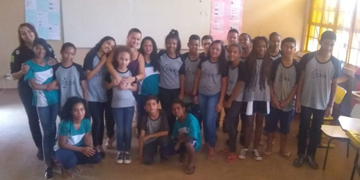 Policiais fazem palestra do programa Escola Sem Drogas em Águas Lindas