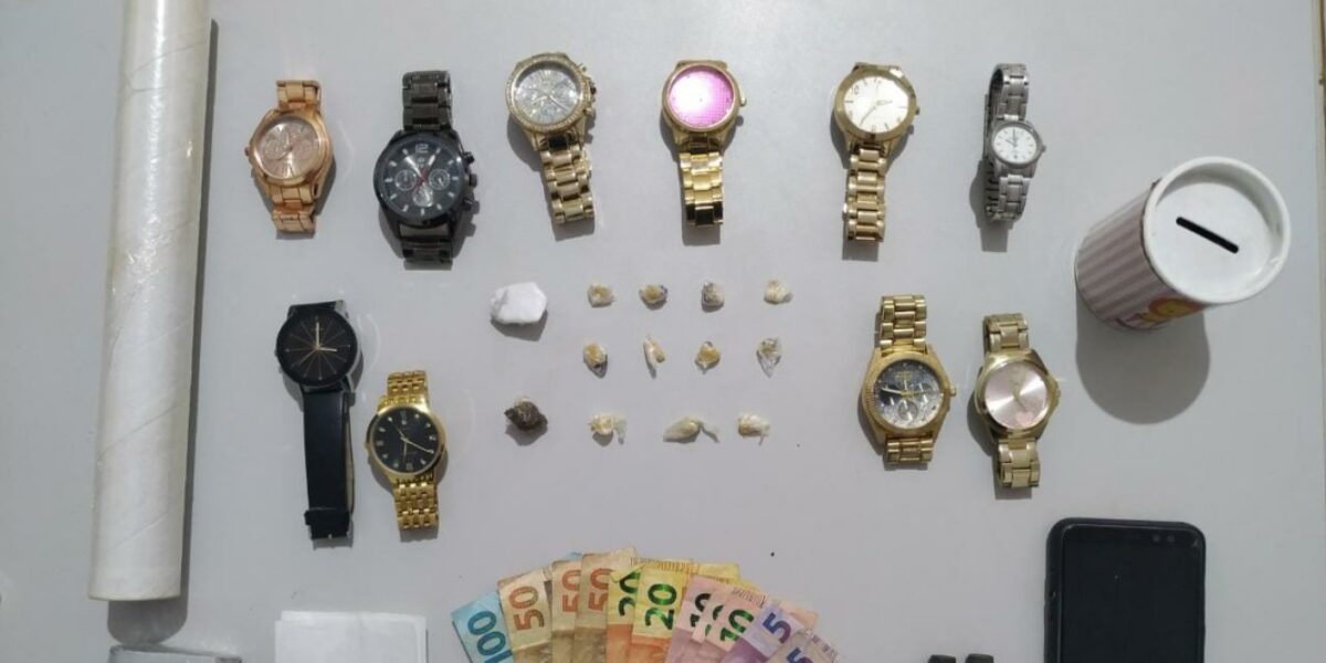Mulher é presa por tráfico de drogas em Niquelândia; namorado dela foi autuado por posse de drogas para consumo
