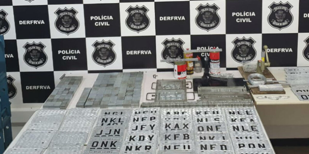 DERFRVA localiza laboratório clandestino usado por grupo criminoso para adulteração de placas de veículos