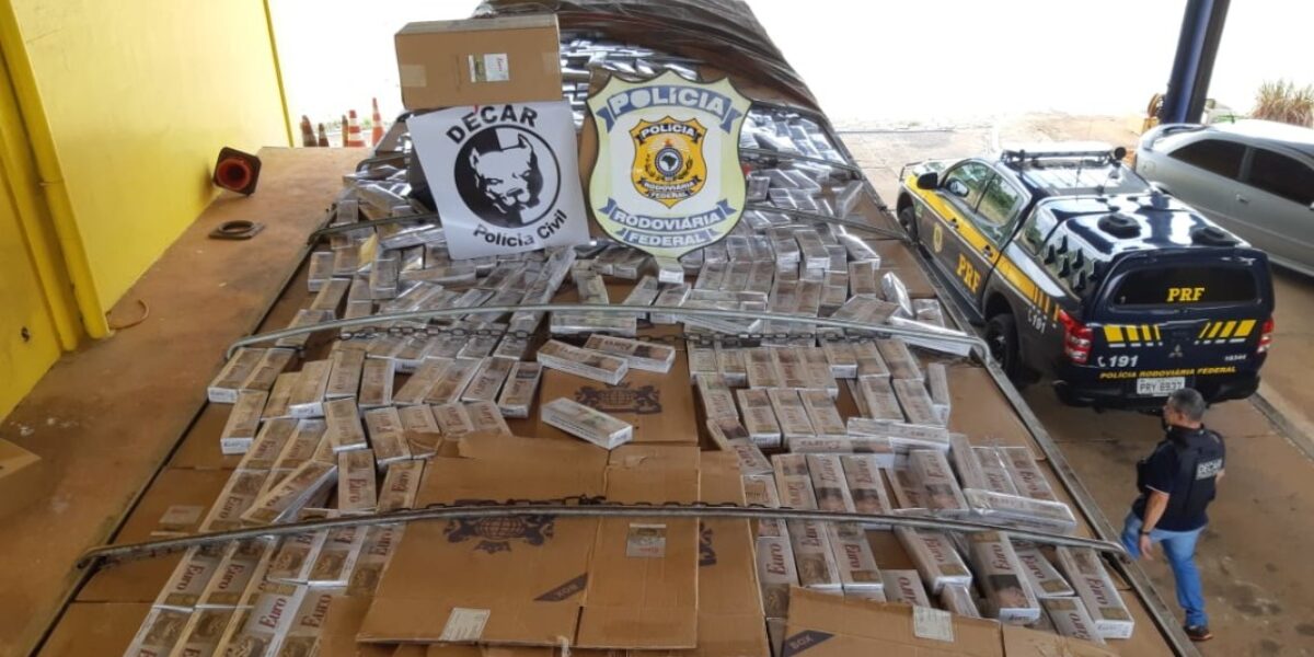 Operação Fumus Malus: Decar e PRF apreendem 400 mil carteiras de cigarro contrabandeadas do Paraguai