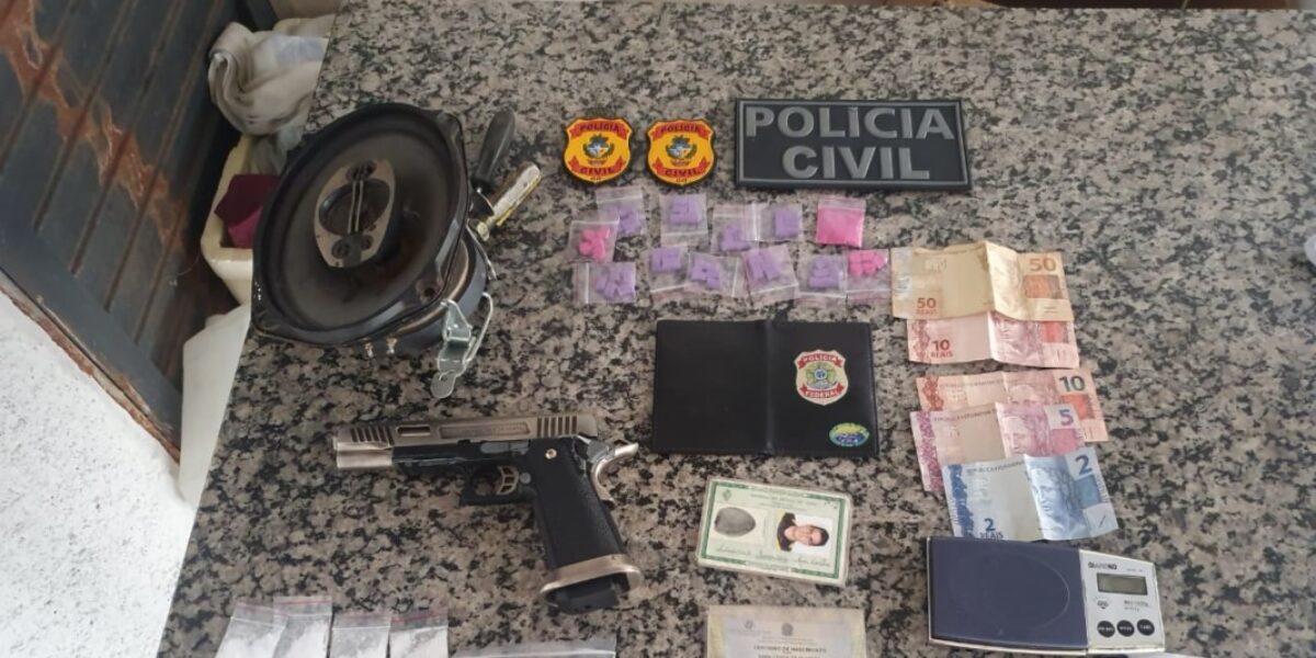 DERFRVA prende homem por roubo e tráfico; ele usava identidade falsa de policial