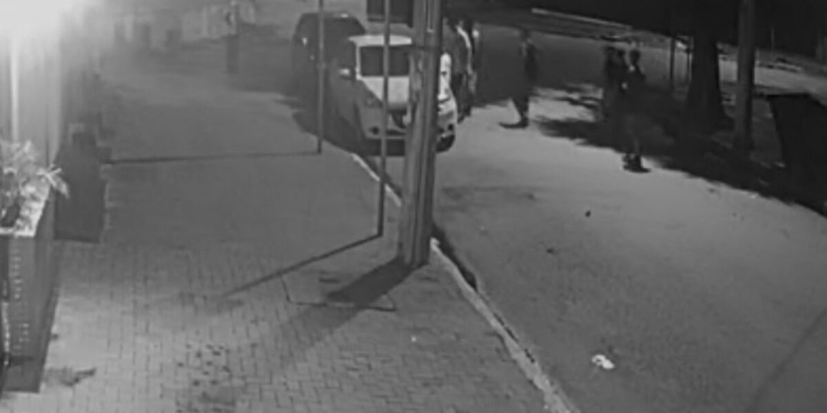 Furtos e Roubos localiza veículo roubado por sete adolescentes em Goiânia
