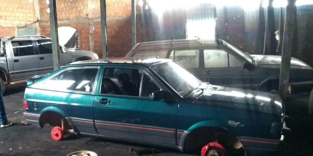 Polícia Civil de Águas Lindas identifica desmanche de veículos e recupera carga e carros roubados