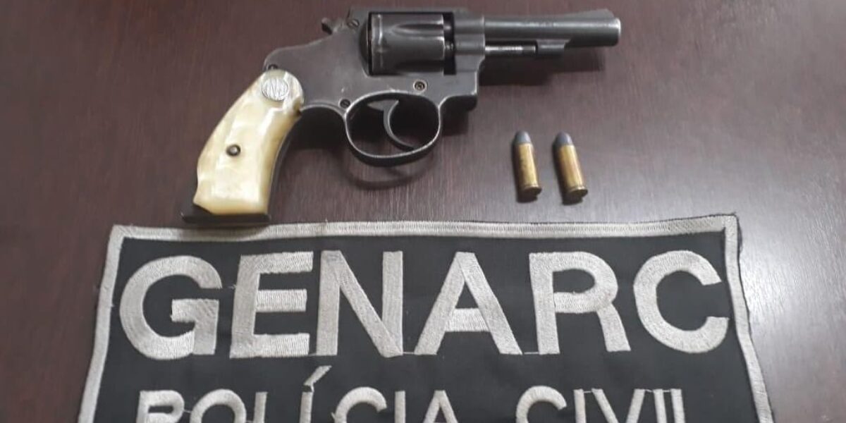 Homem é preso por posse de arma ilegal em bar, em Aparecida de Goiânia