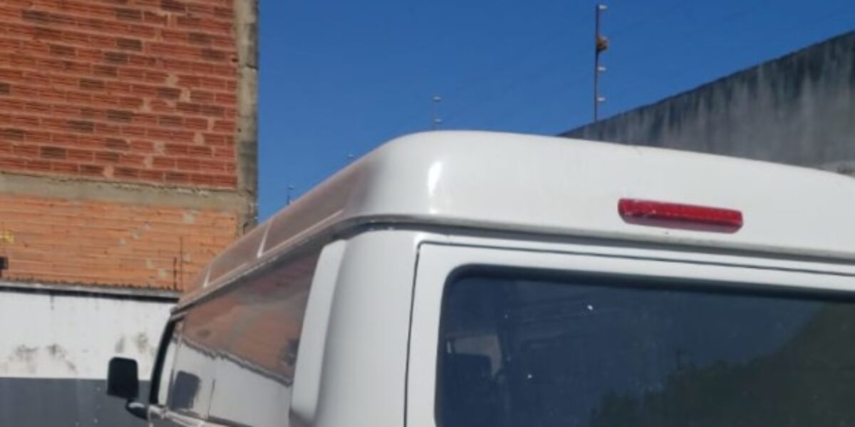 Homem é preso por receptação de um veículo Kombi