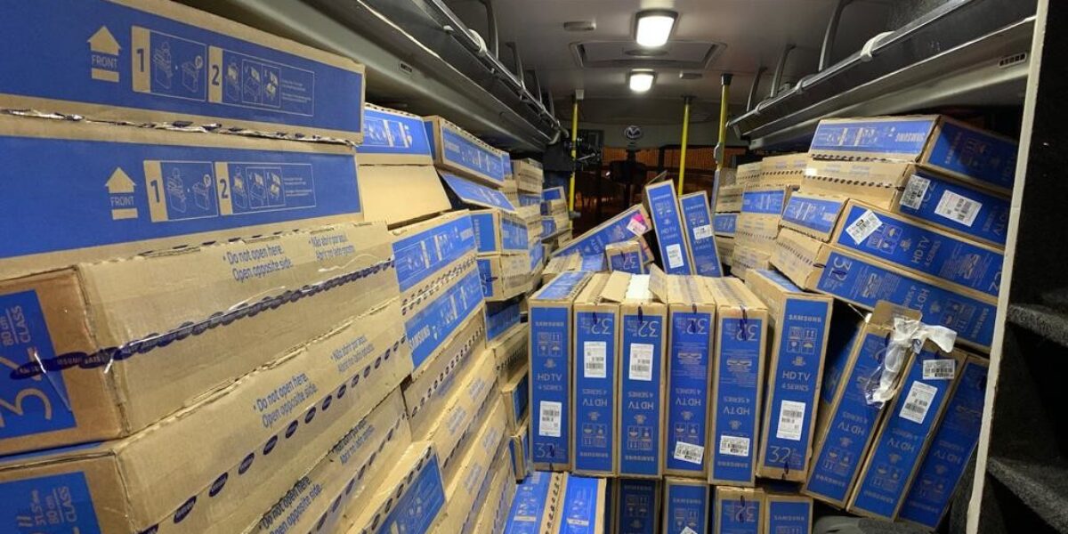 Decar, PRF e PM recuperam carga de televisores roubados
