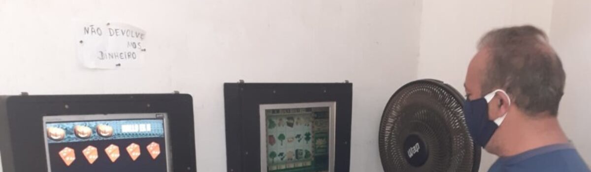 Dona de bar é autuada por operar máquinas caça-níqueis em Aparecida