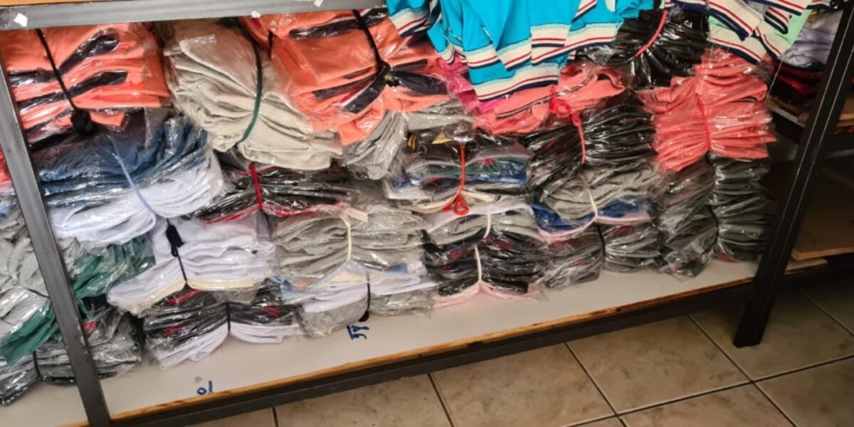 Decon apreende 300 roupas falsificadas no Parque Oeste Industrial