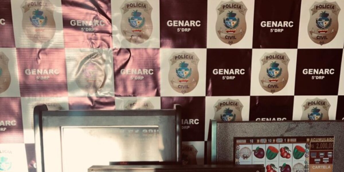 Bingo que funcionava em bar é alvo de operação do Genarc em Luziânia; caça-níqueis foram apreendidos