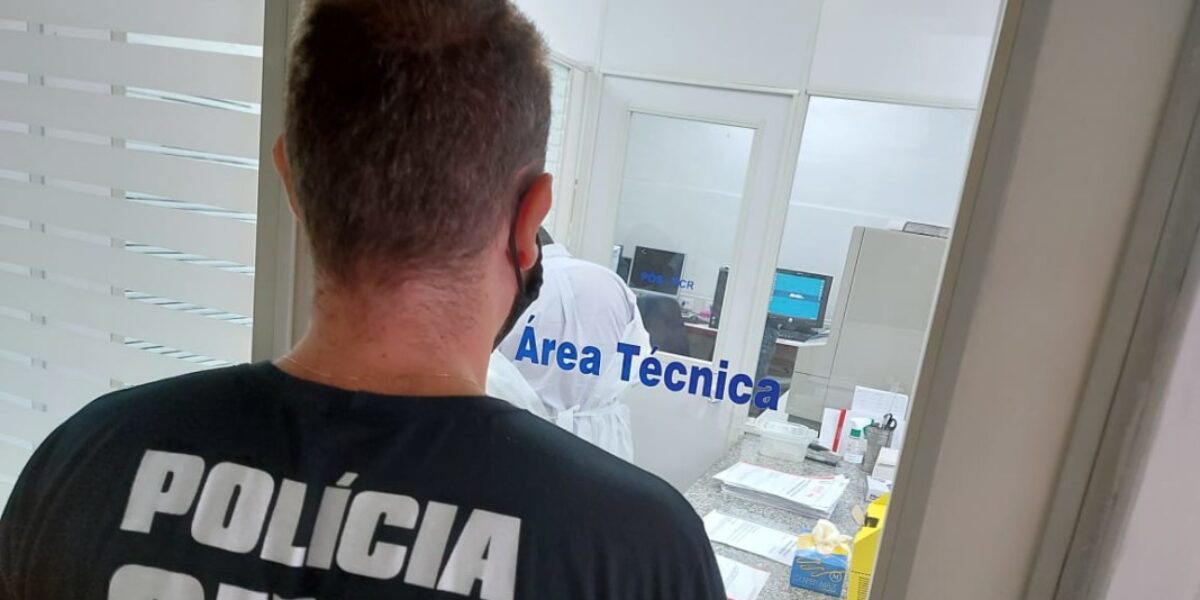 Polícia Civil cumpre mandado de suspensão de atividades irregulares em laboratório que realizava exames da Covid