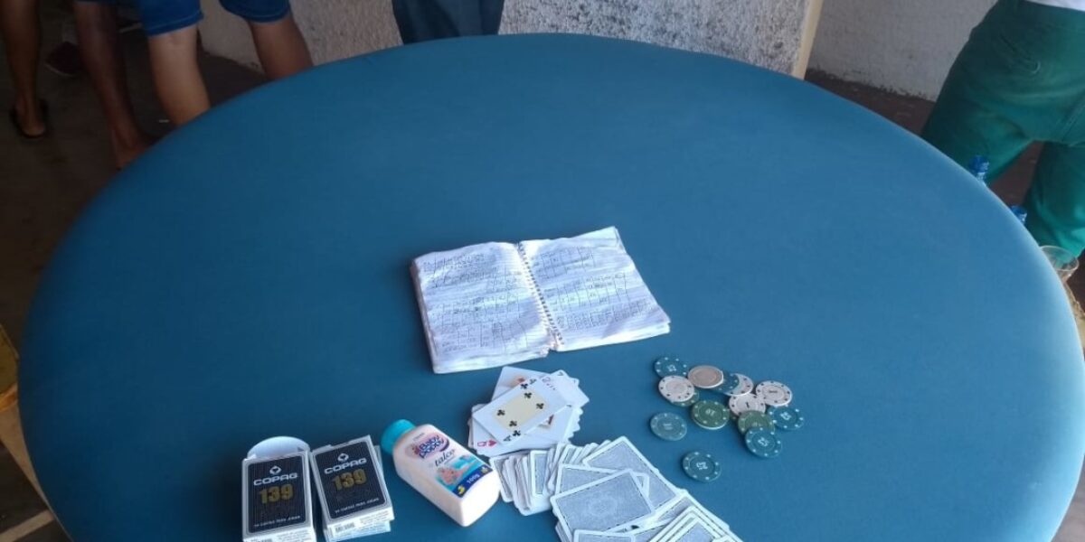 Autuados jogadores de carteado em Campinorte
