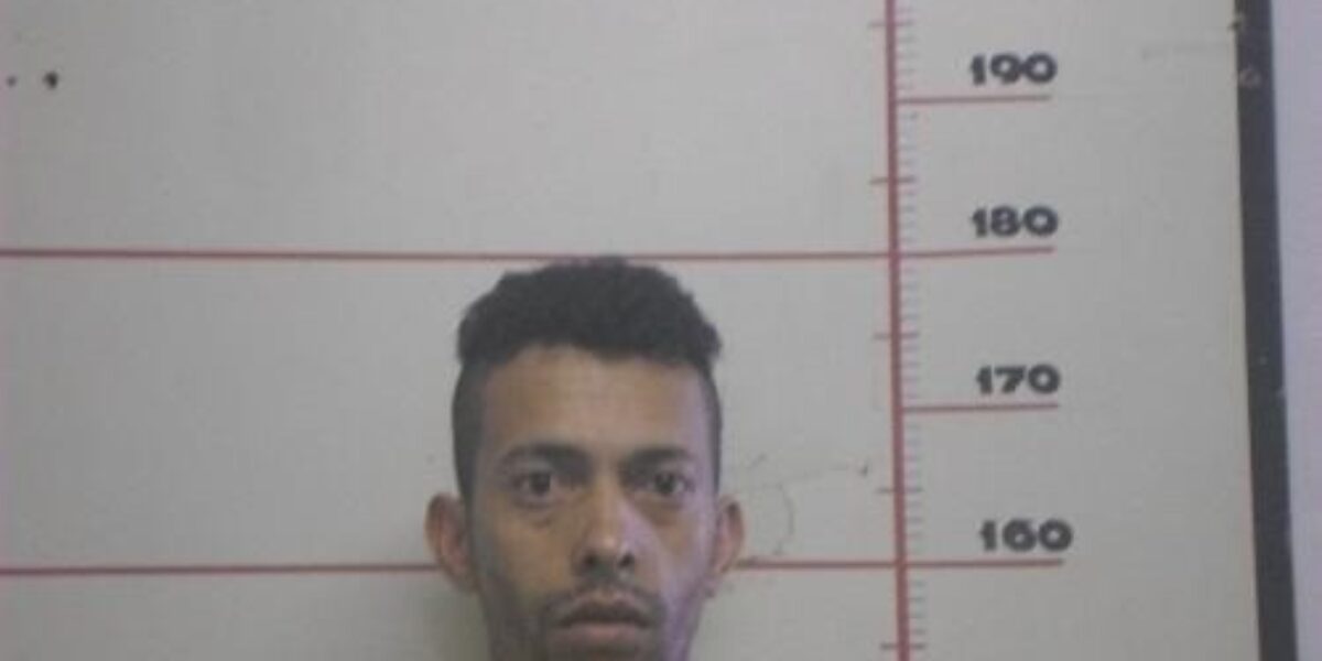 Polícia Civil prende suspeito de roubo a veículo; vítimas foram trancadas na residência