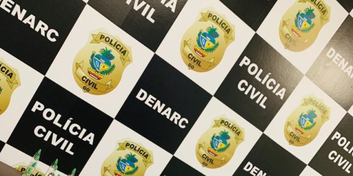 Denarc apreende lança perfume e prende dois