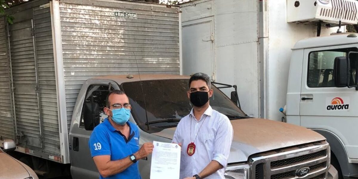 Caminhonete apreendida pelo Genarc de Jataí é doada para associação