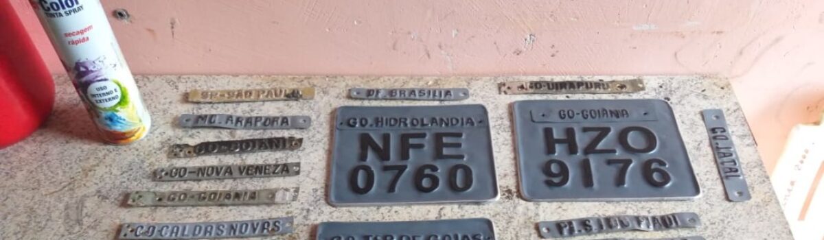 Polícia Civil prende suspeitos de operar laboratório de placas veiculares falsas
