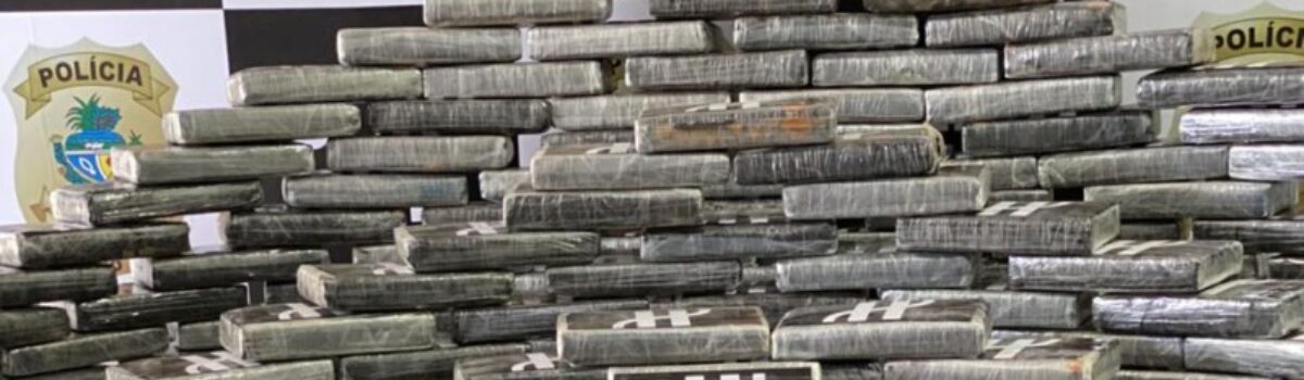 Polícia Civil apreende 200 kg de cocaína pura em fundo falso de caminhonetes; Denarc autuou dois homens em flagrante por tráfico
