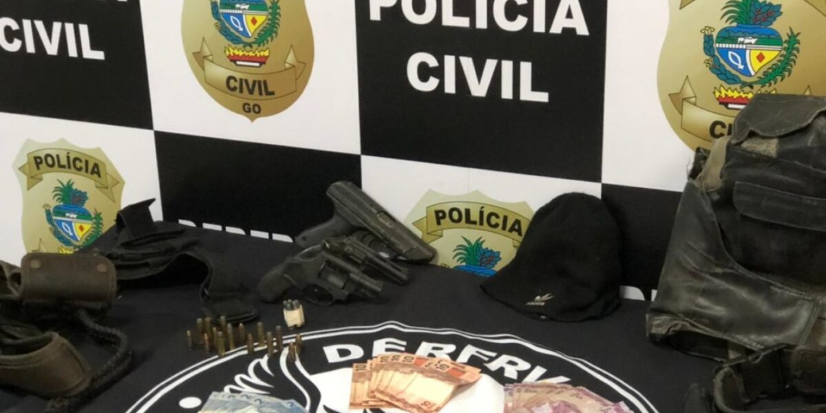Polícia Civil prende mulher investigada por roubo; seu companheiro também foi detido por posse ilegal de arma