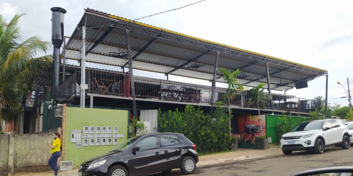 Polícia Civil cumpre ordem de interdição em bar de Mineiros