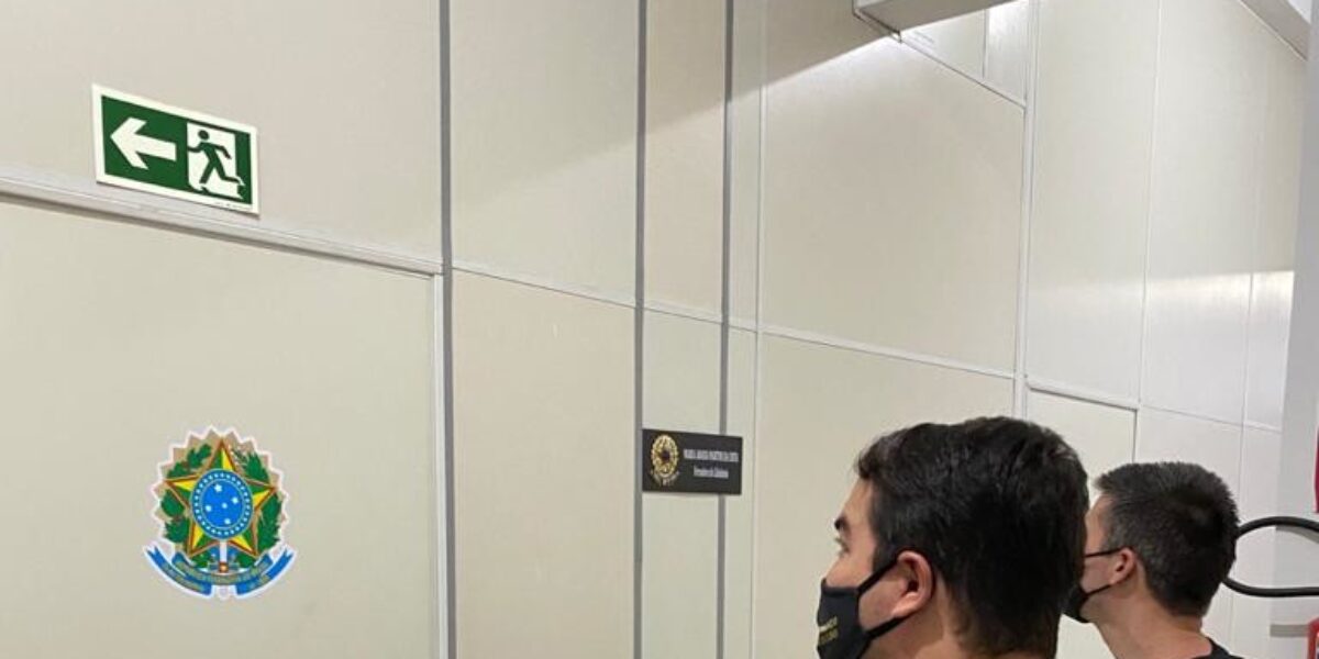 Operação Falsas Intenções: PCGO cumpre buscas em gabinete de vereadora de Uruaçu suspeita de emissão de guias e de medicamentos fraudulentos