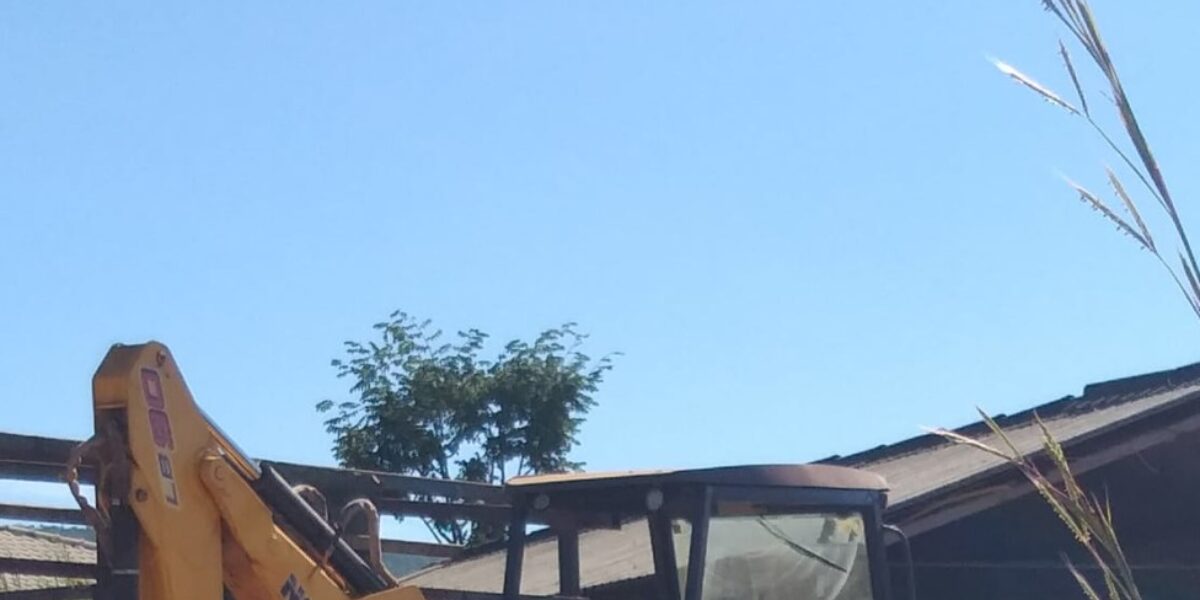 Polícia Civil e SEMAD embargam obra irregular e apreendem duas retroescavadeiras em Caldas Novas