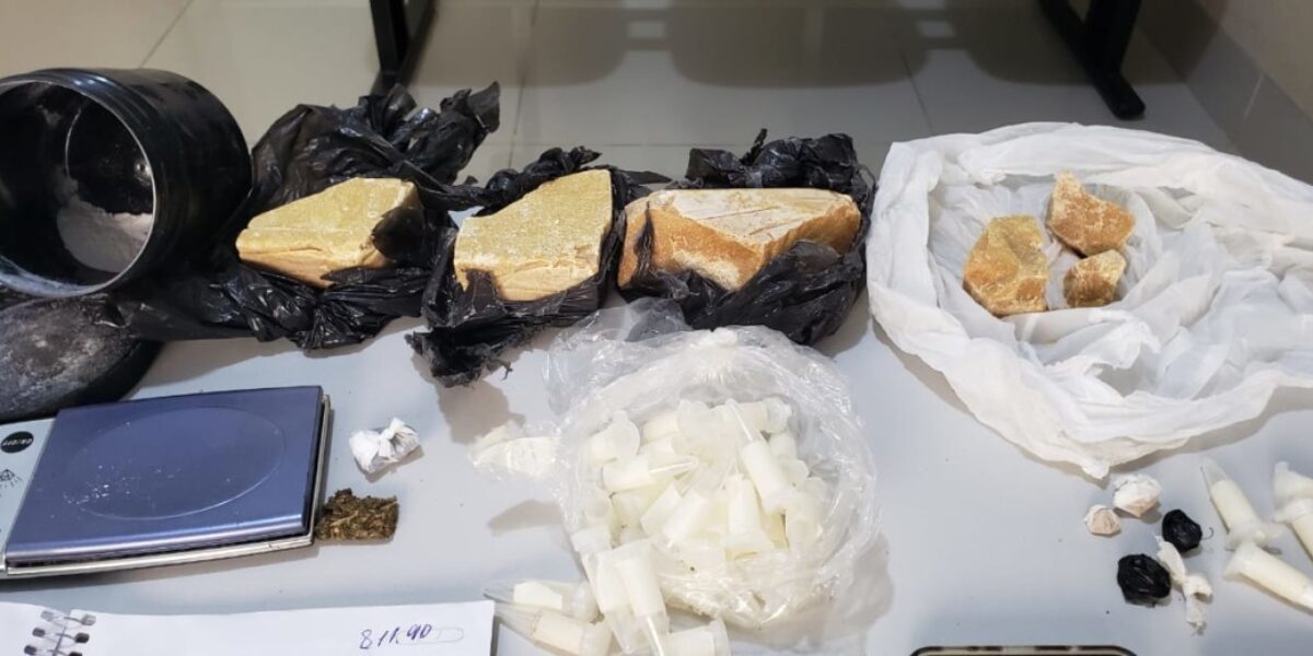 Dois são presos em flagrante por tráfico de drogas em Silvânia