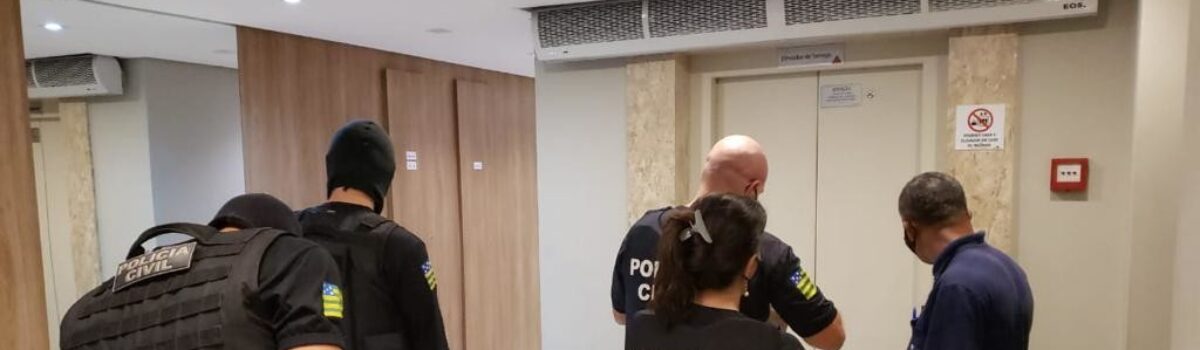 8ª DDP cumpre mandados de buscas em investigação de injúria racial e ameaça praticados por um homem contra porteira de um edifício