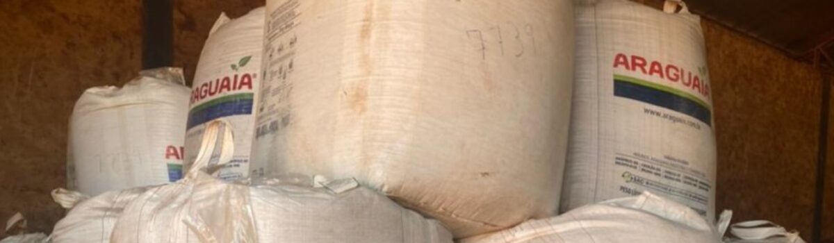 Polícia Civil prende em flagrante suspeitos de furtar 10 toneladas de soja em fazenda de Vianópolis