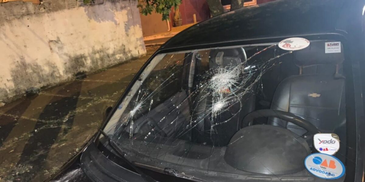 Homem é preso após estragar o carro do irmão na porta da Delegacia