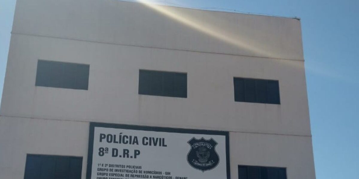 PCGO prende em flagrante suspeito de roubo a caminhoneiro; vítima foi colocada em cativeiro