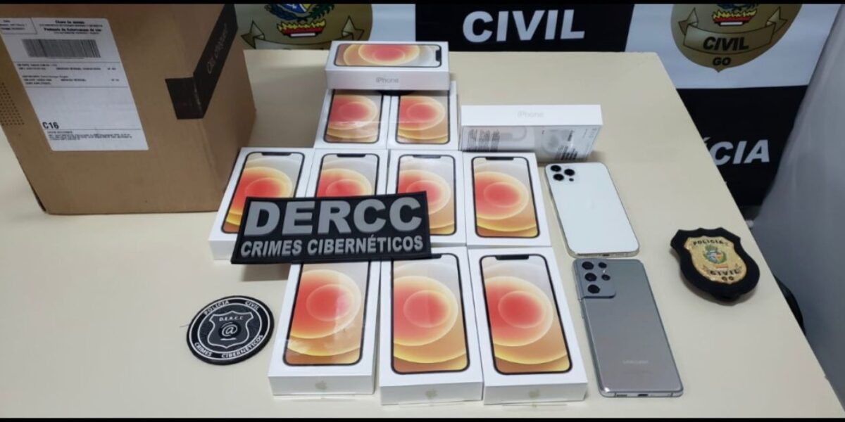 DERCC prende dois homens por receptação de smartphones comprados com dinheiro de golpes