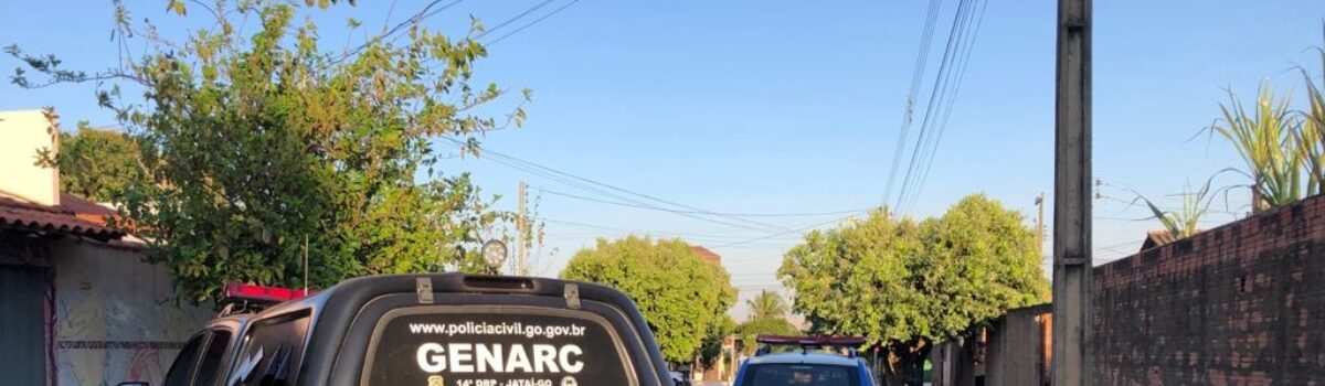 Jovem é presa suspeita de coordenar tráfico de drogas em Jataí