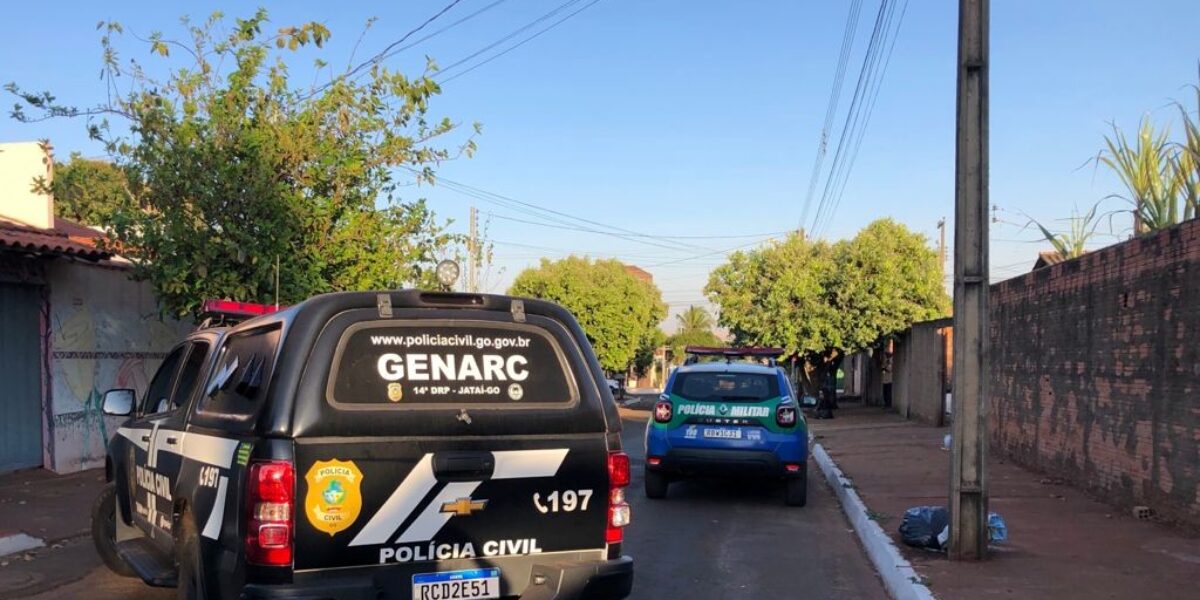Jovem é presa suspeita de coordenar tráfico de drogas em Jataí