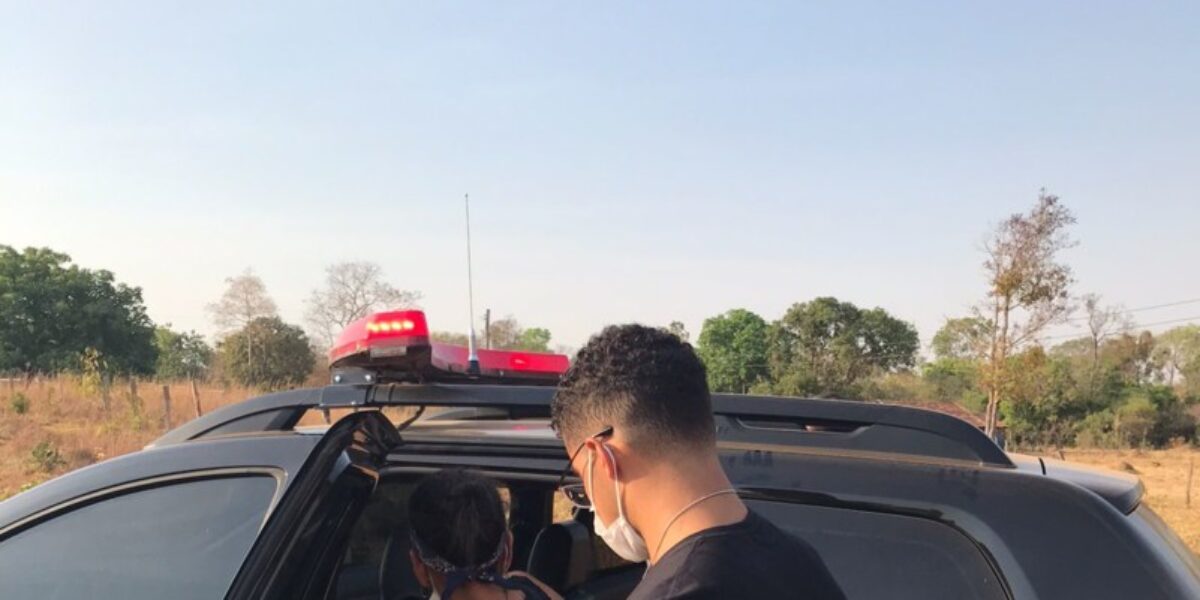 Mulher é presa após apropriação de dinheiro de idosos e portador de deficiência, em Mara Rosa