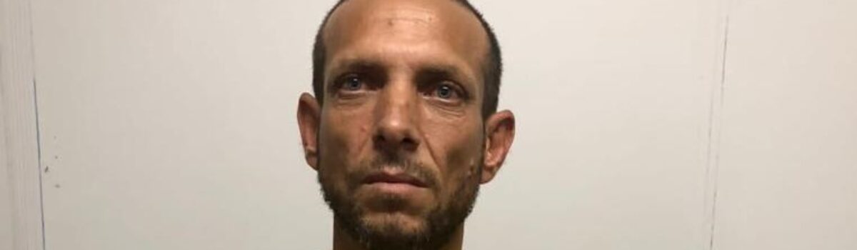 Suspeito de roubar pelo menos cinco veículos, homem é preso