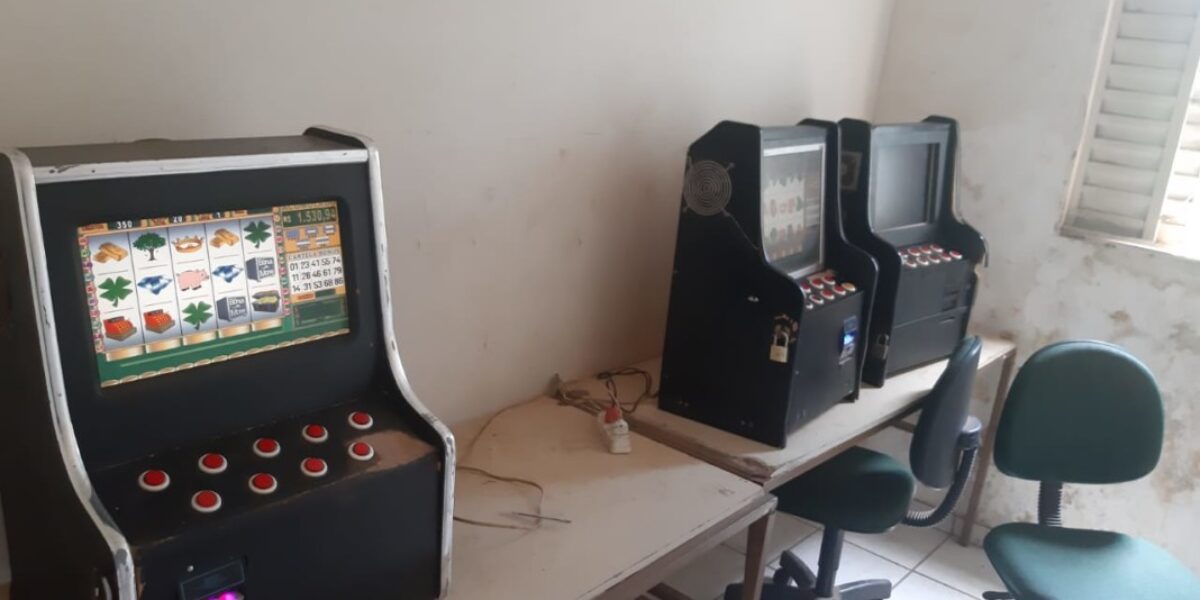 PCGO recolhe máquinas caça-níqueis em sala comercial de Planaltina