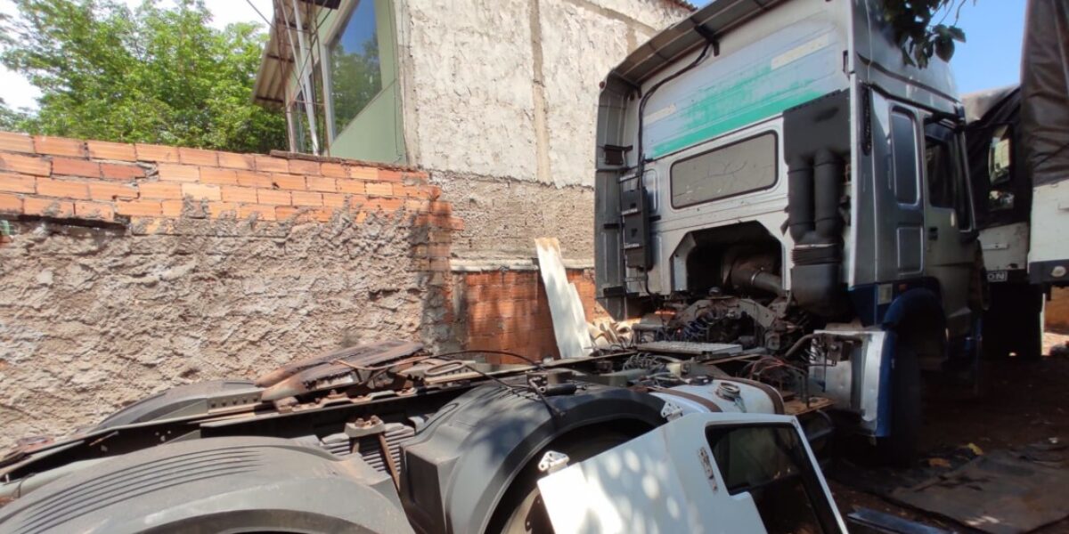 Dono de oficina é preso suspeito de receptar e adulterar caminhões usados no transporte de cargas