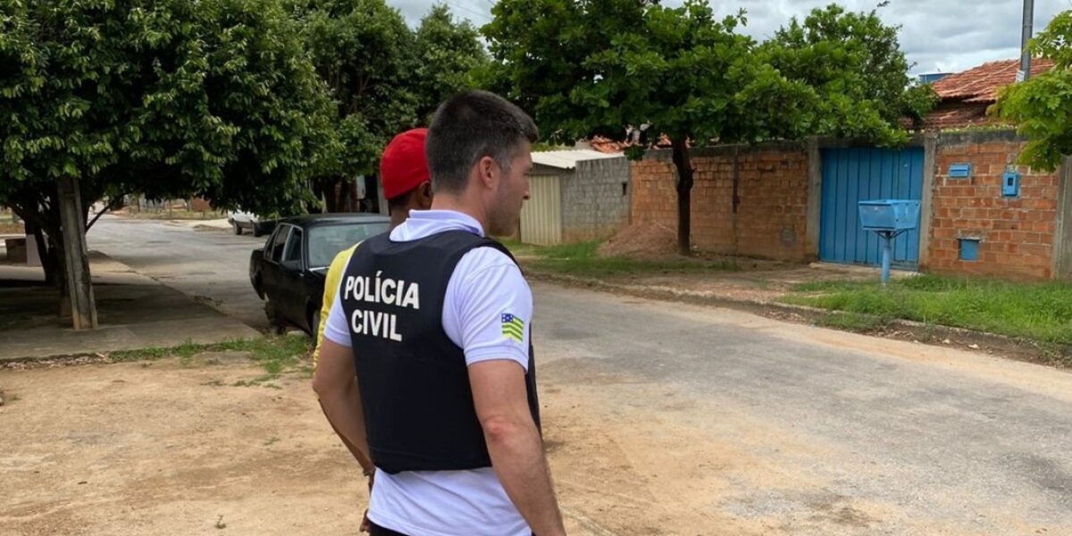 Dois são presos por envolvimento em homicídio