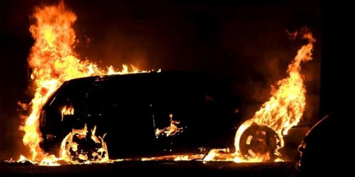 Mulher que ateou fogo ao carro de ex-sogra é presa, em Itumbiara