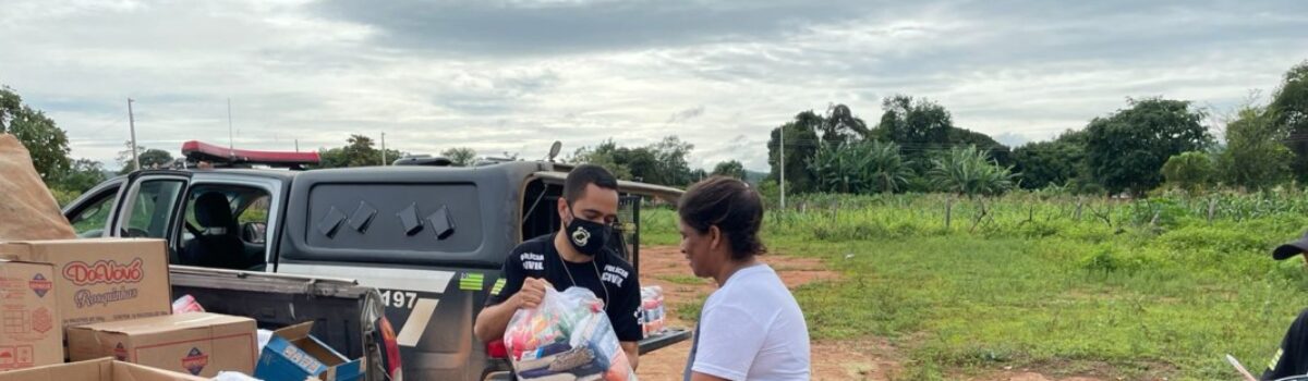 PCGO faz doação de cestas e alimentos para comunidade atingida pelas chuvas, em Cavalcante