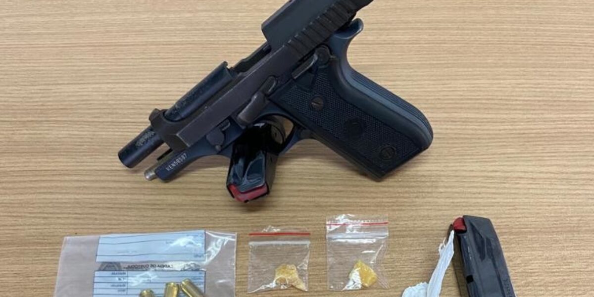 Mulher é presa em distribuidora de Aparecida por posse de arma e drogas