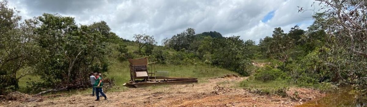 PCGO investiga crime ambiental e prende homem por posse ilegal de arma, em Niquelândia