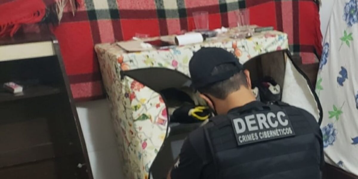 PC faz buscas contra investigado por anunciar notas de dinheiro falsas na internet