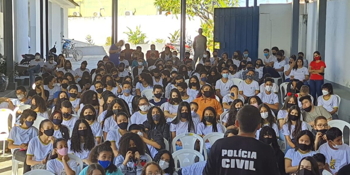 PC participa de palestra sobre drogas e violência na escola