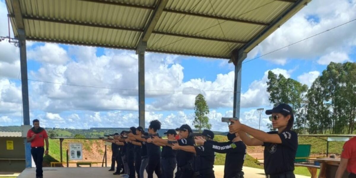 PCGO oferece atualização de manuseio de armas, em Anápolis, em comemoração ao Dia da Mulher