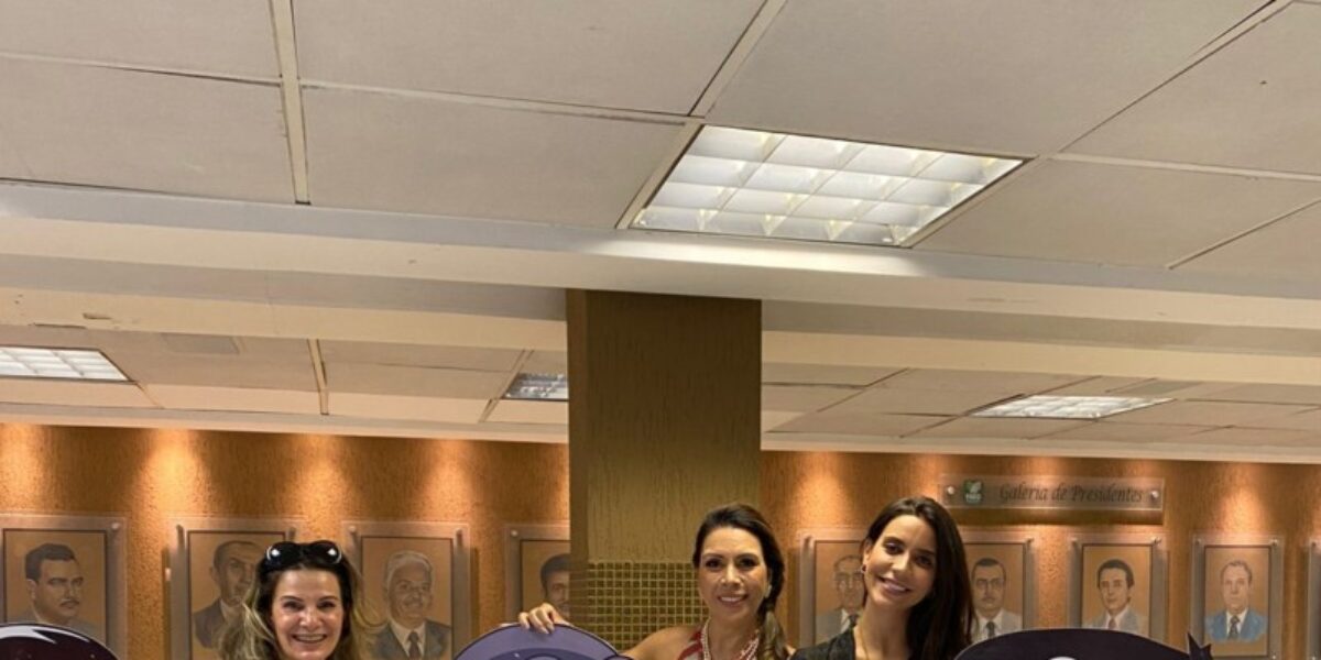 Policiais civis participam de palestra ministrada por Maura de Oliveira em Goiânia