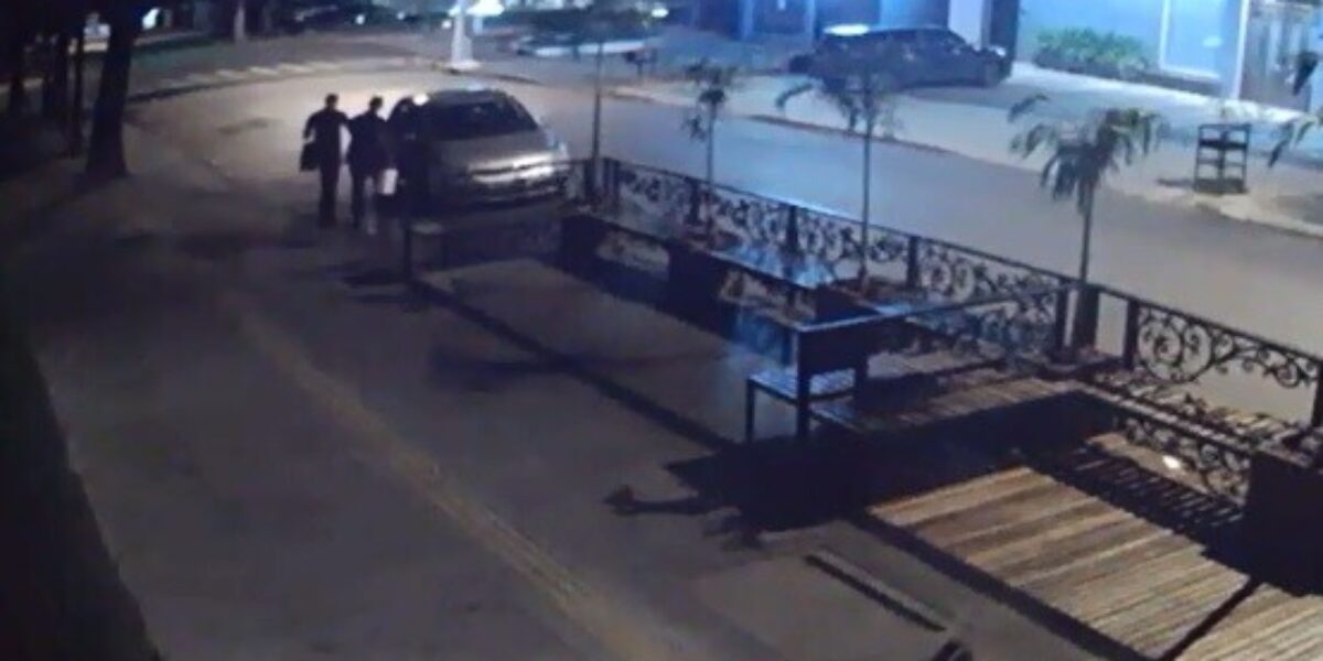 Presa dupla investigada por furtar R$ 20 mil de posto de combustível em Goiânia