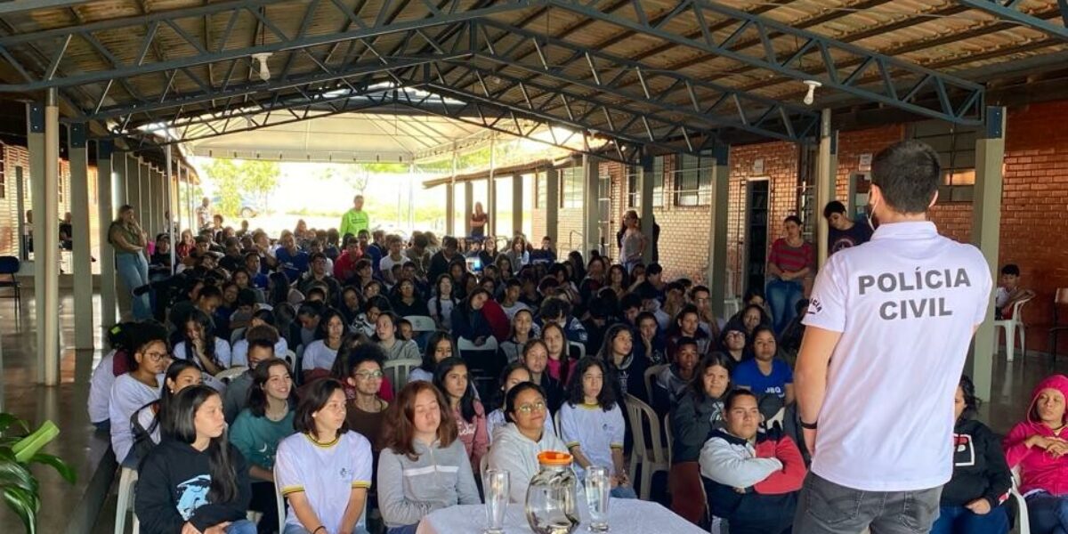 PCGO participa de palestra sobre drogas, bullying e outros temas em escola de Vianópolis
