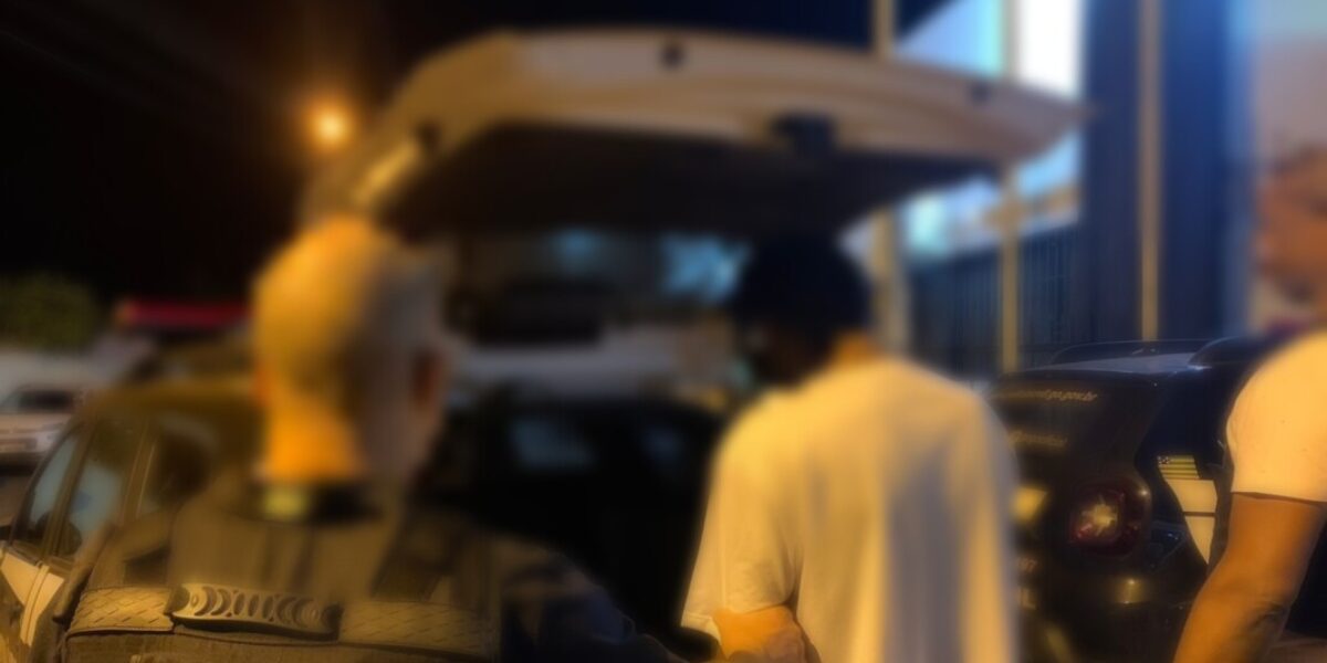 Dupla é conduzida por tráfico de drogas, em Itumbiara