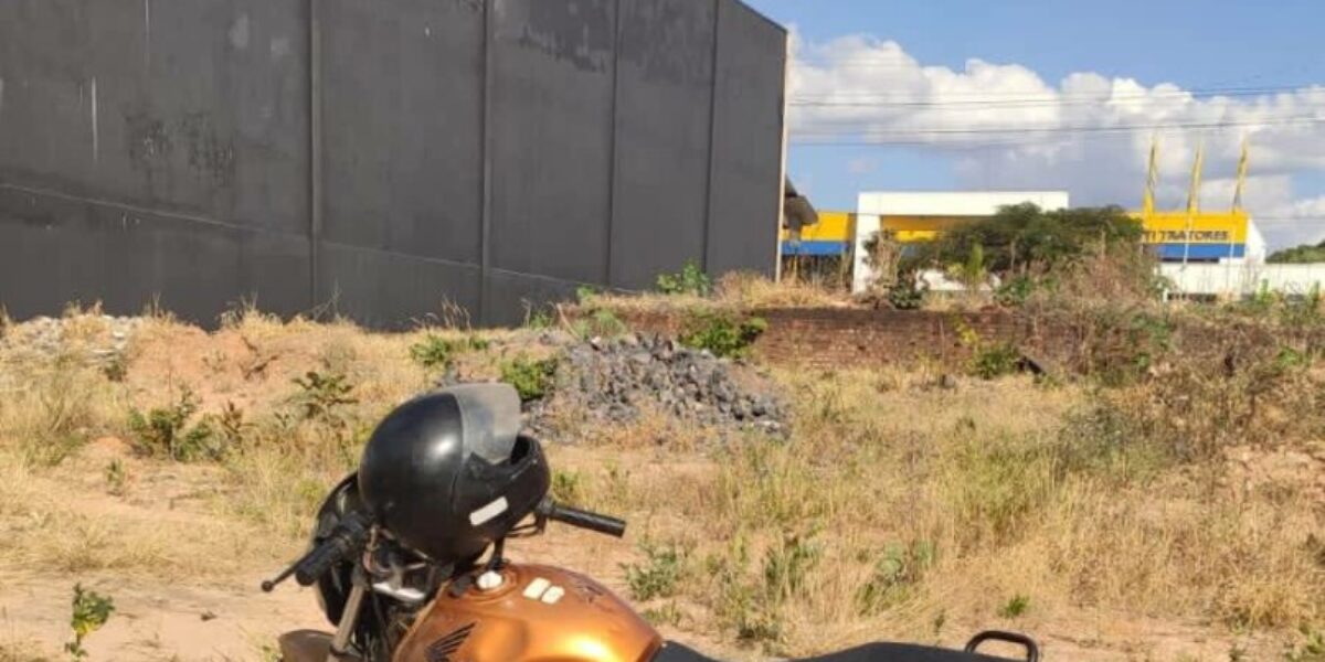 Motocicleta furtada é recuperada por policial civis em Posse