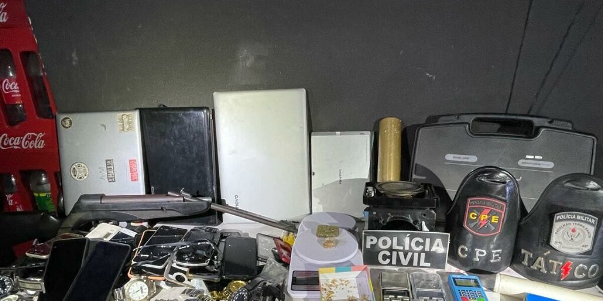 Operação deflagrada em Trindade apreende objetos produto de roubo, drogas e dinheiro